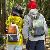 儿童双肩包休闲运动风男孩户外登山包2026新款 女童小学生出游背包