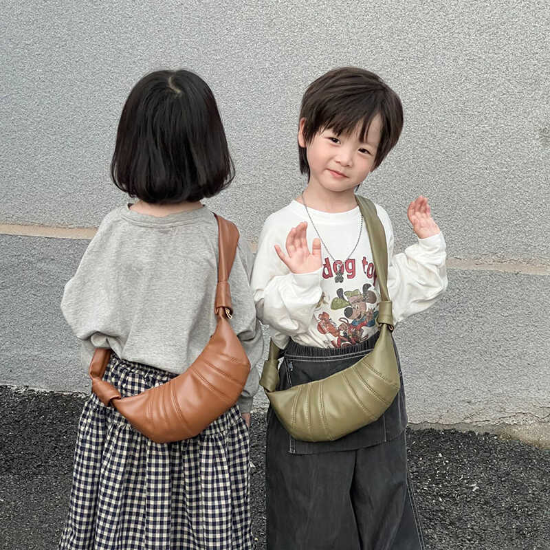 儿童包包女童斜挎包2025新款网红流行牛角包小女孩洋气零钱单肩包