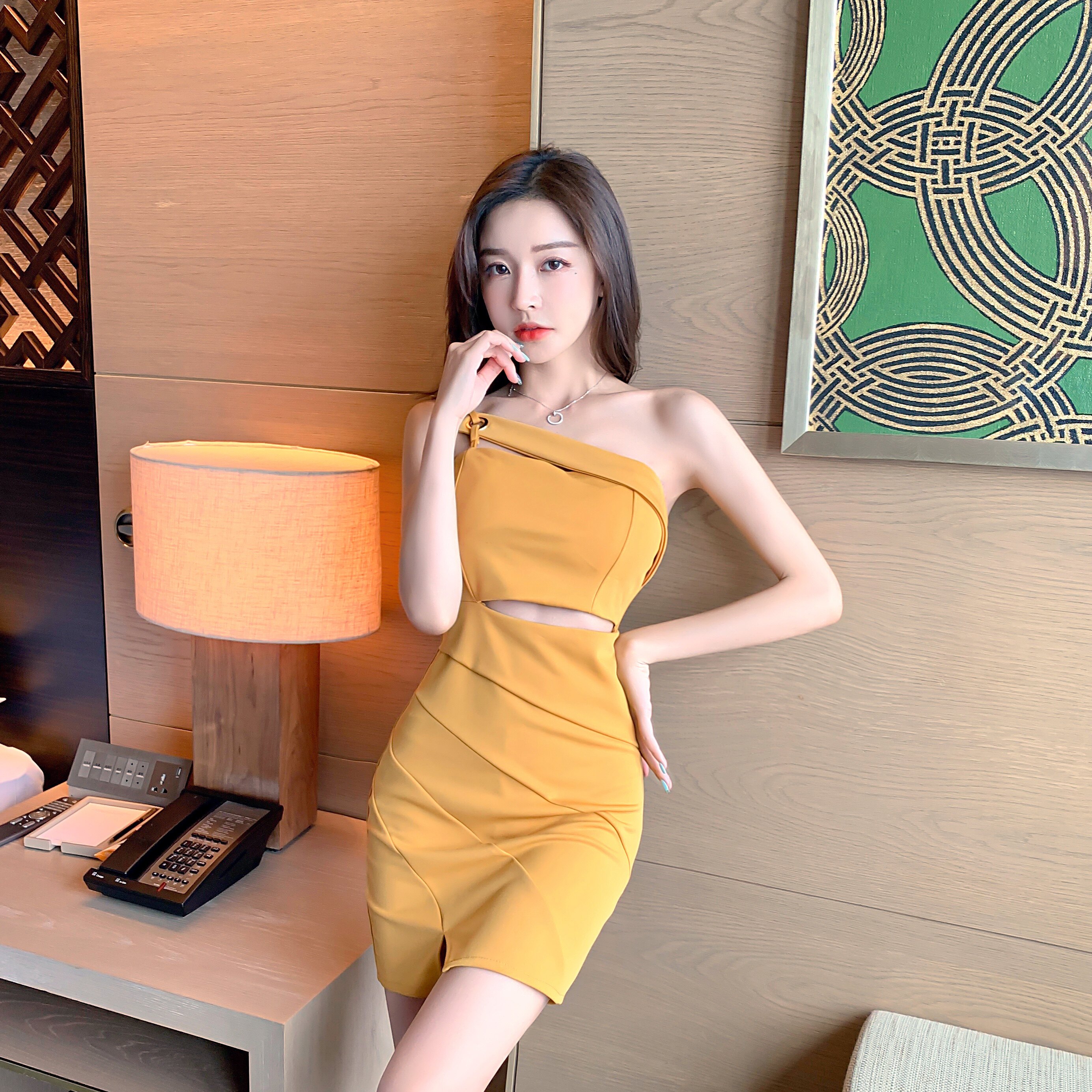 新款夜店装性感一字领斜肩紧身吊带短裙镂空收腰显瘦包臀连衣裙夏