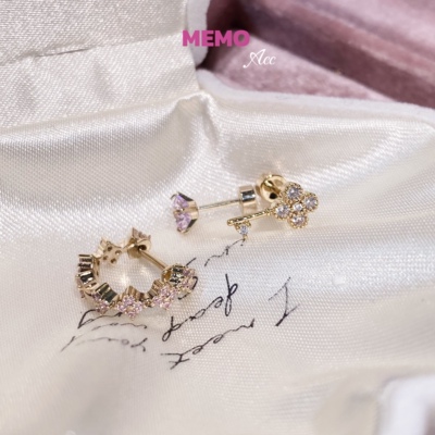 【MEMO】四叶星语 咖啡金四叶花设计感百搭耳骨钉E047