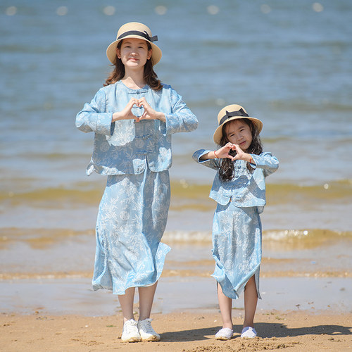 拍照幼儿园国风姐妹母女亲子装