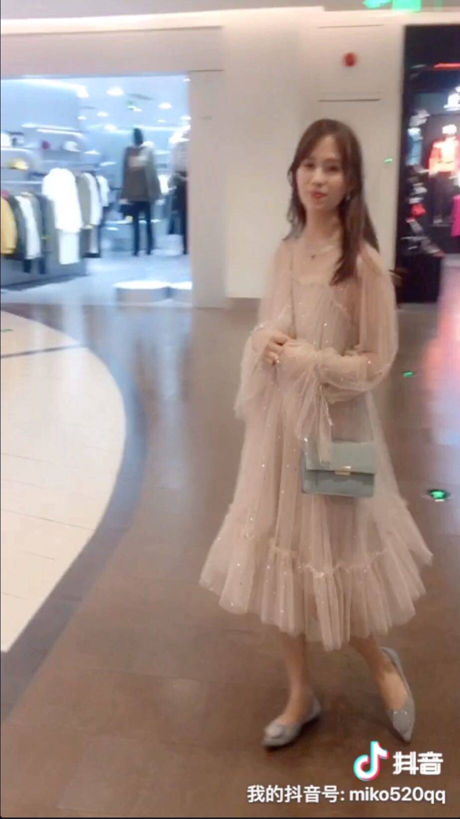 Q、P定制19女新款春夏季亮片喇叭袖连衣裙中长款网纱透视仙女裙