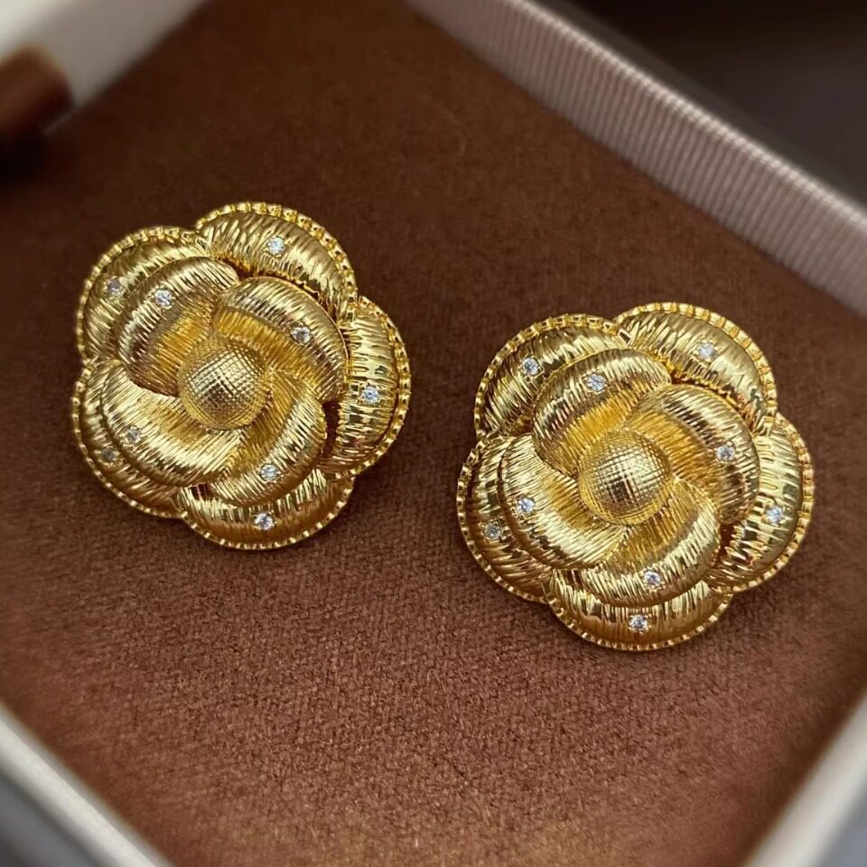 高档轻奢925银针立体镶钻金色山茶花耳环女生法式高级花朵耳钉女