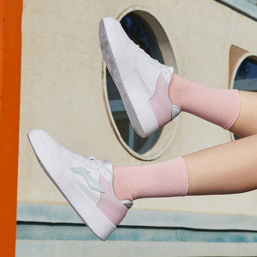 小白鞋李宁女子经典轻质耐磨