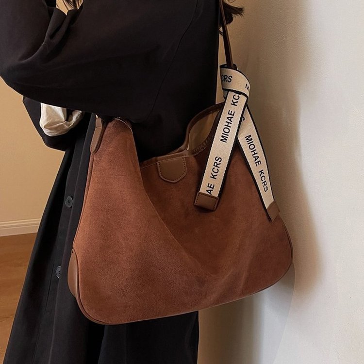 高级感秋冬新款流行复古麂皮大容量通勤女包包日常时尚百搭单肩包