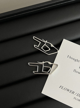 欧美个性镂空金属D字母耳环女独特设计感高级耳钉耳饰2023年新款