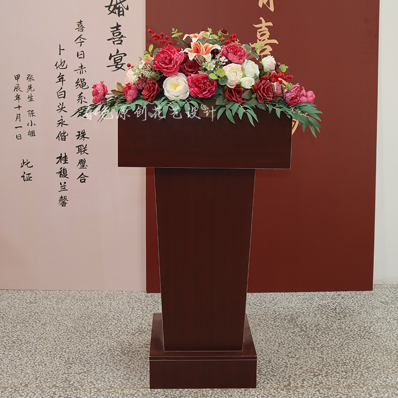 放式演讲台花仿真花会议长桌花艺图片