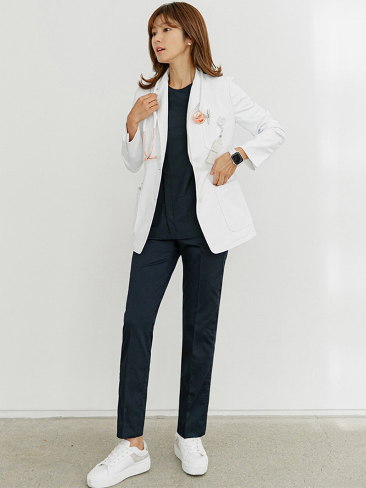 HIGH-END KOREAN VERSION OF THE DOCTORS OVERALLS WHITE COAT LONG SLEEVES FEMALE SLIM DOCTORS UNIFORM MENS KOREAN VERSION OF THE BEAUTY SALON UNIFORM SUMMER