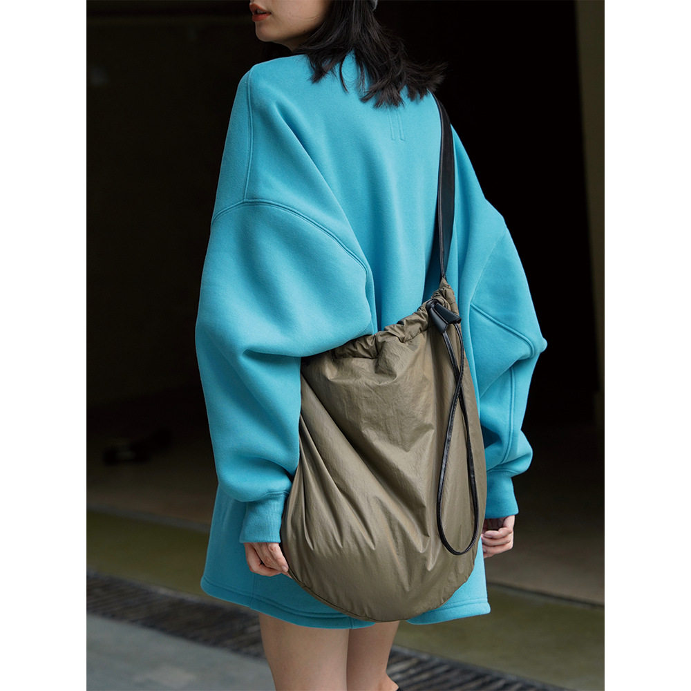 宽松型卫衣保暖秋冬季韩版休闲加绒圆领显瘦廓形纯色长袖长款女