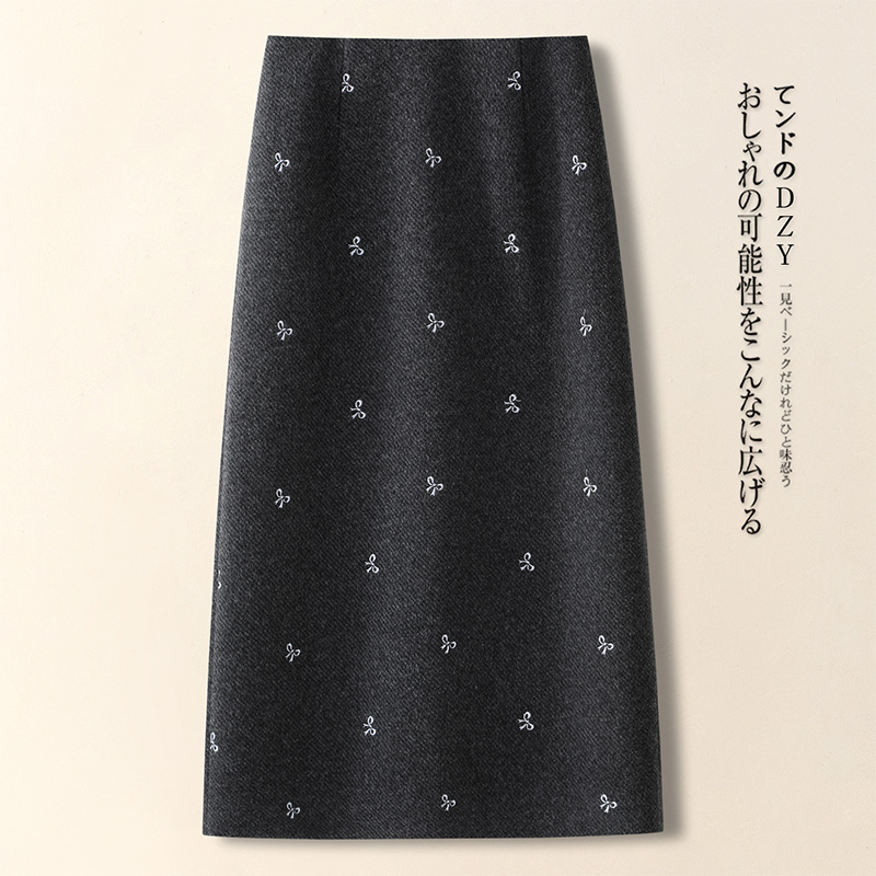 啄木鸟灰色刺绣半身裙女2025秋冬高腰显瘦包臀裙子刺绣毛呢a字裙