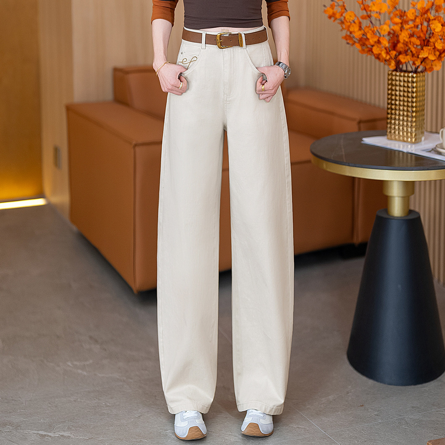 啄木鸟米色弯刀阔腿牛仔裤女春秋2026新款刺绣休闲直筒香蕉裤