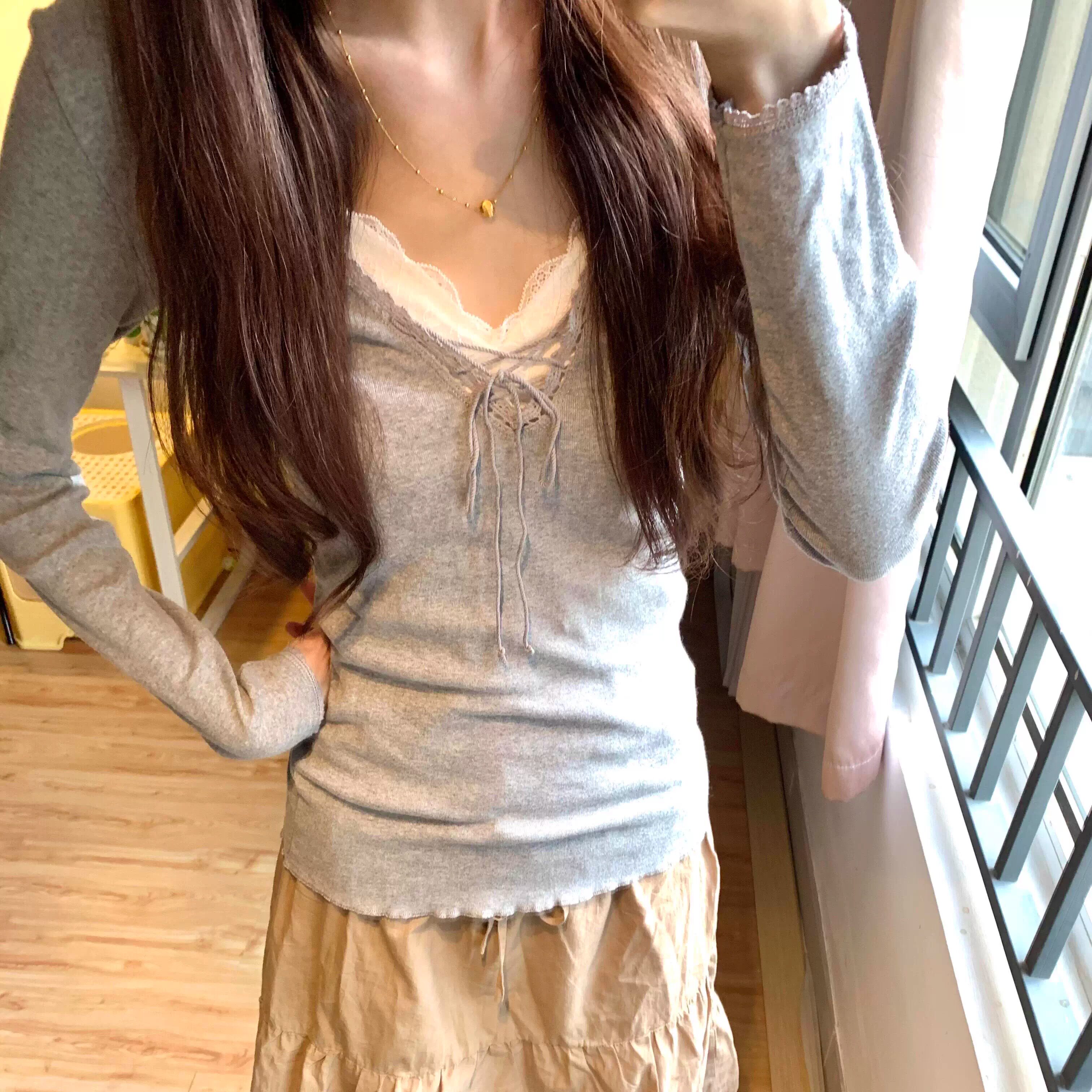 Brandy bm韩系蕾丝拼接V领长袖T恤女修身系带打底衫上衣