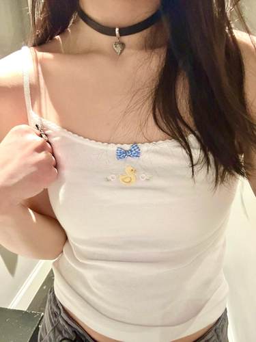 小鸭刺绣吊带背心夏季甜美上衣