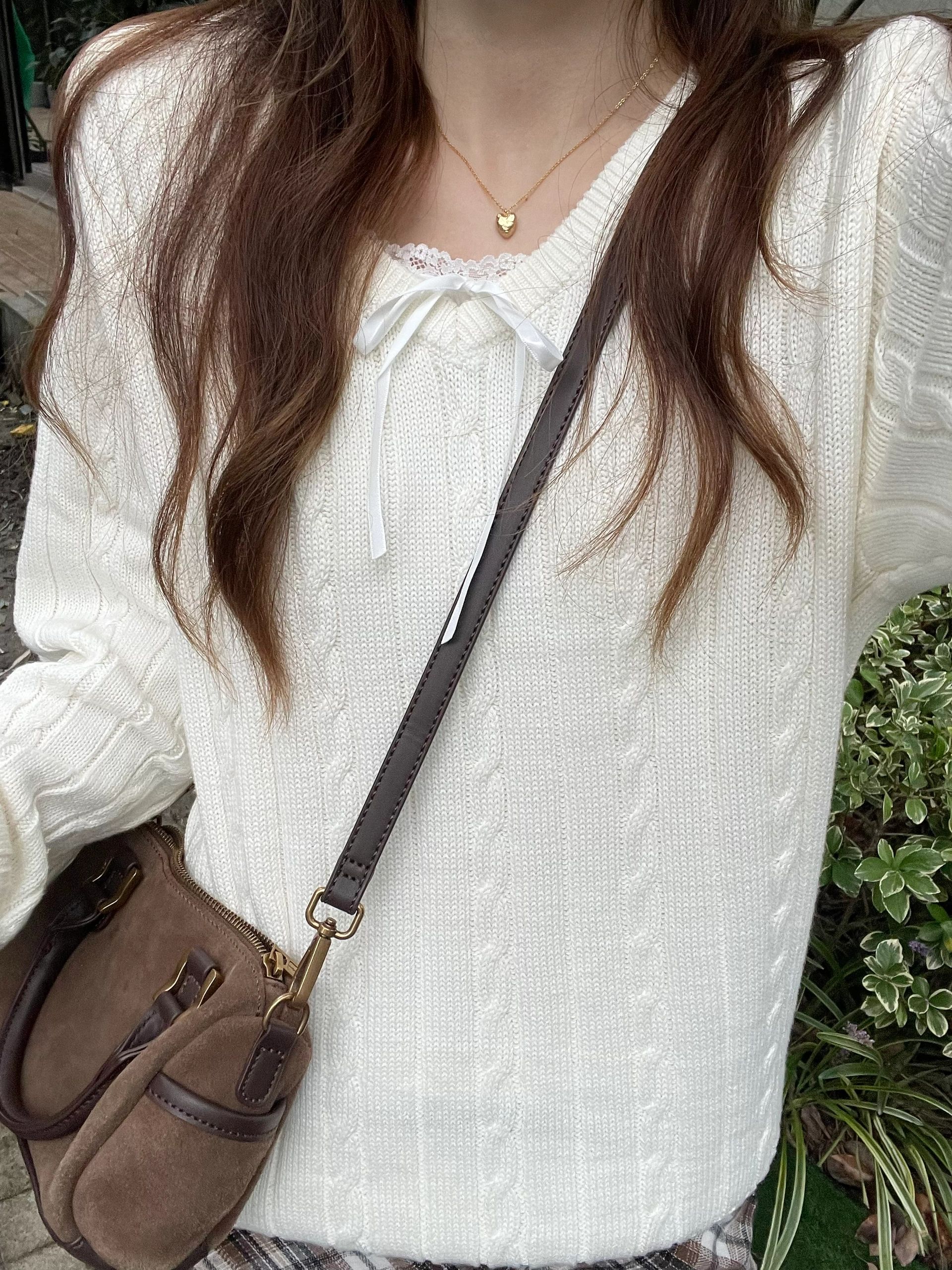 复古麻花白色V领毛衣女
