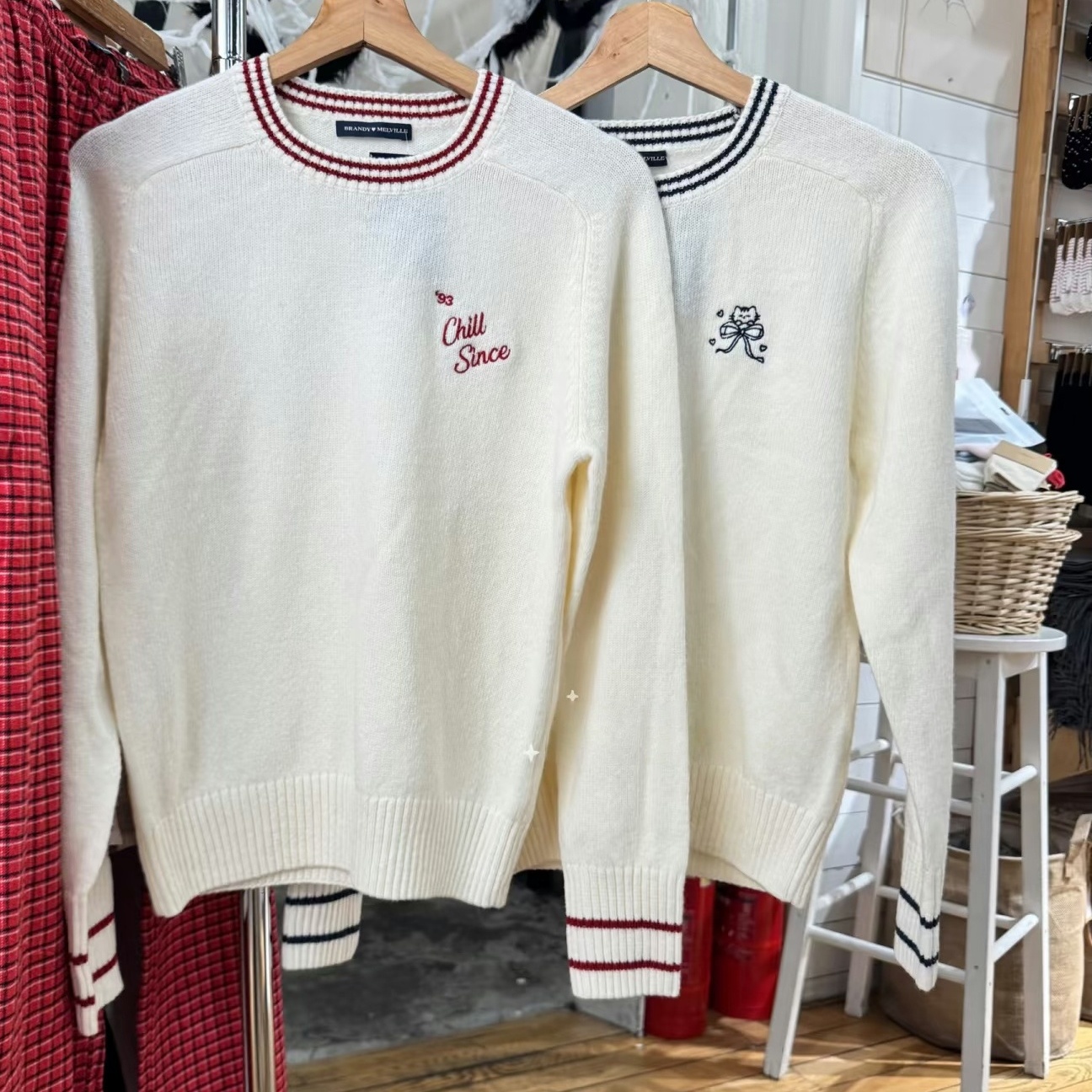 bm学院风圆领字母刺绣毛衣女白色拼色条纹袖针织衫chill since