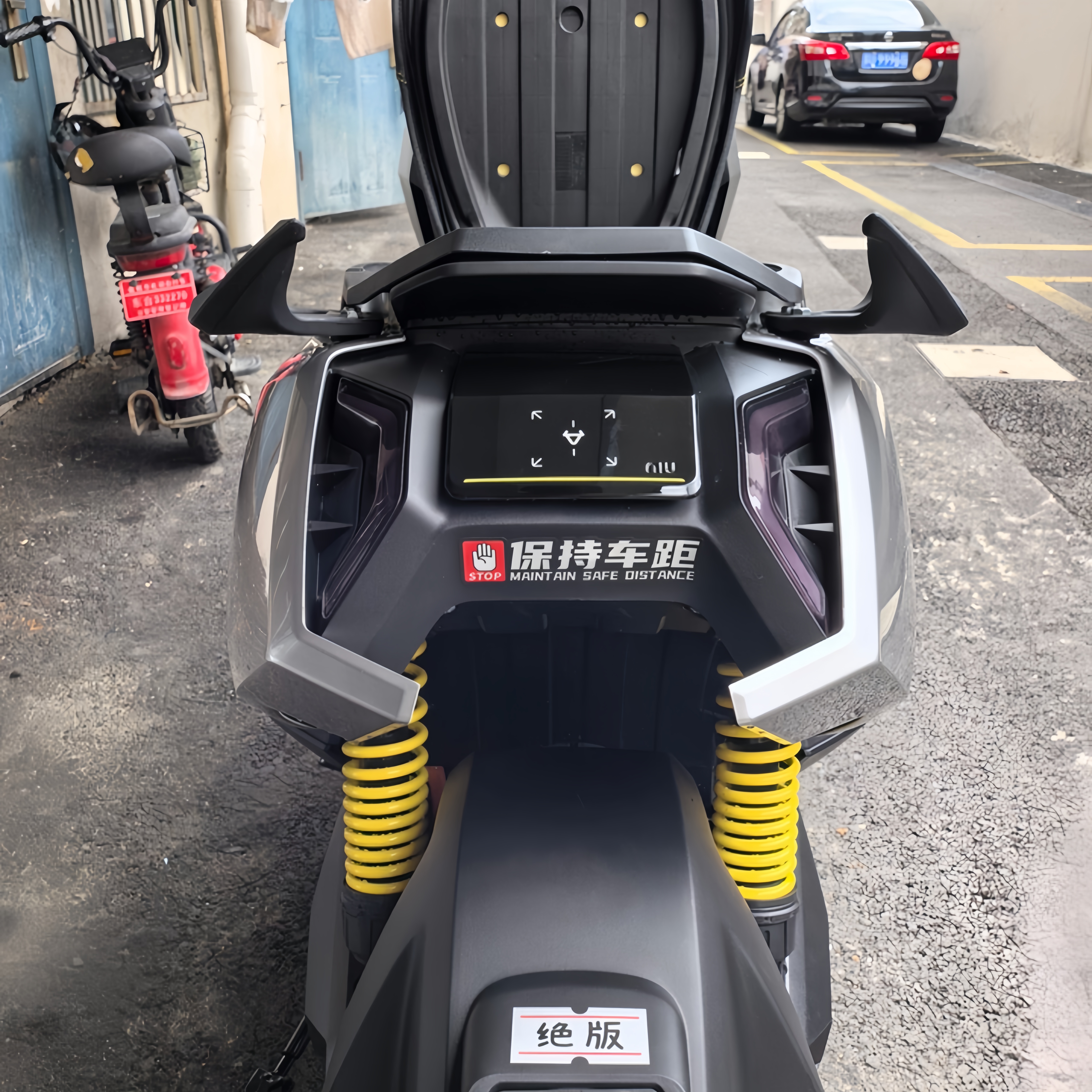 适用九号小牛极核保持车距贴纸