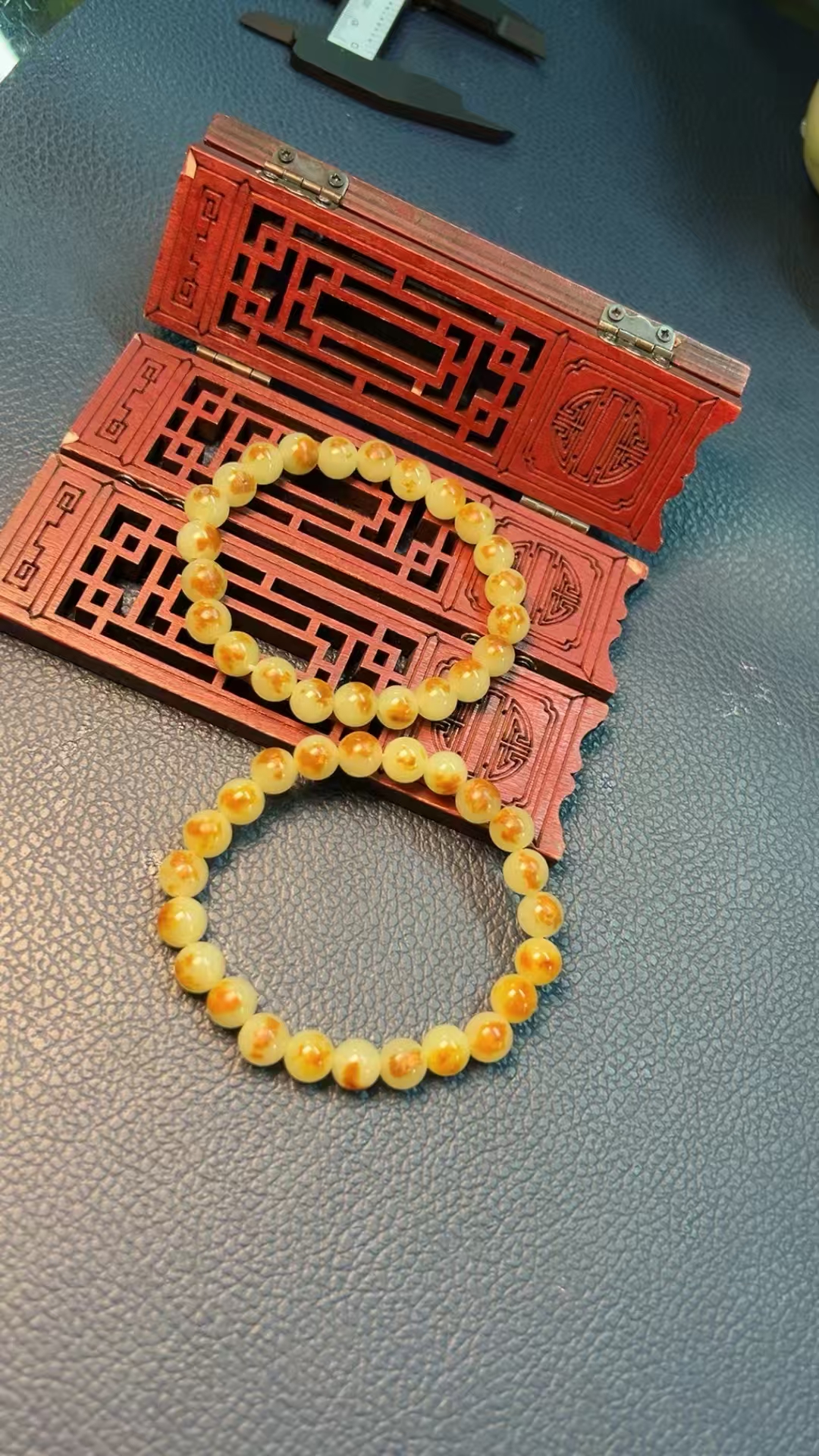 黄白河磨玉手串手链红皮手链卡8珠颗颗带皮油性好一手货源可定制