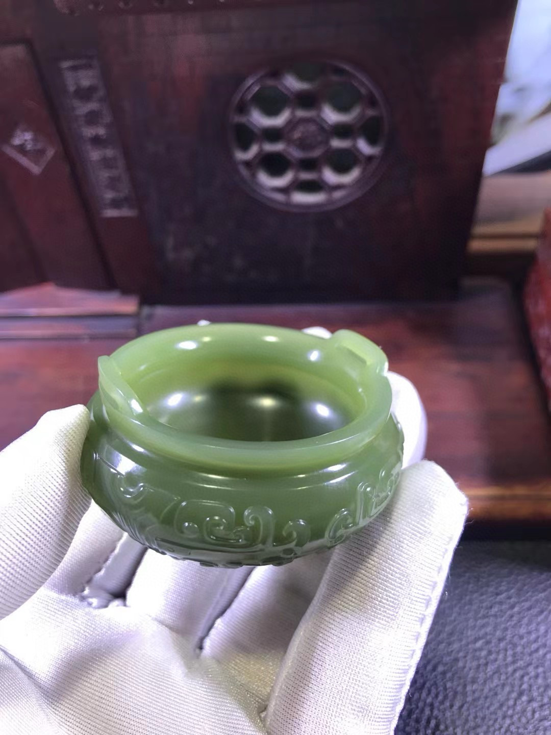 和田玉椴树林河磨玉析木绿香炉重60克玉净如水没有结构雕刻款