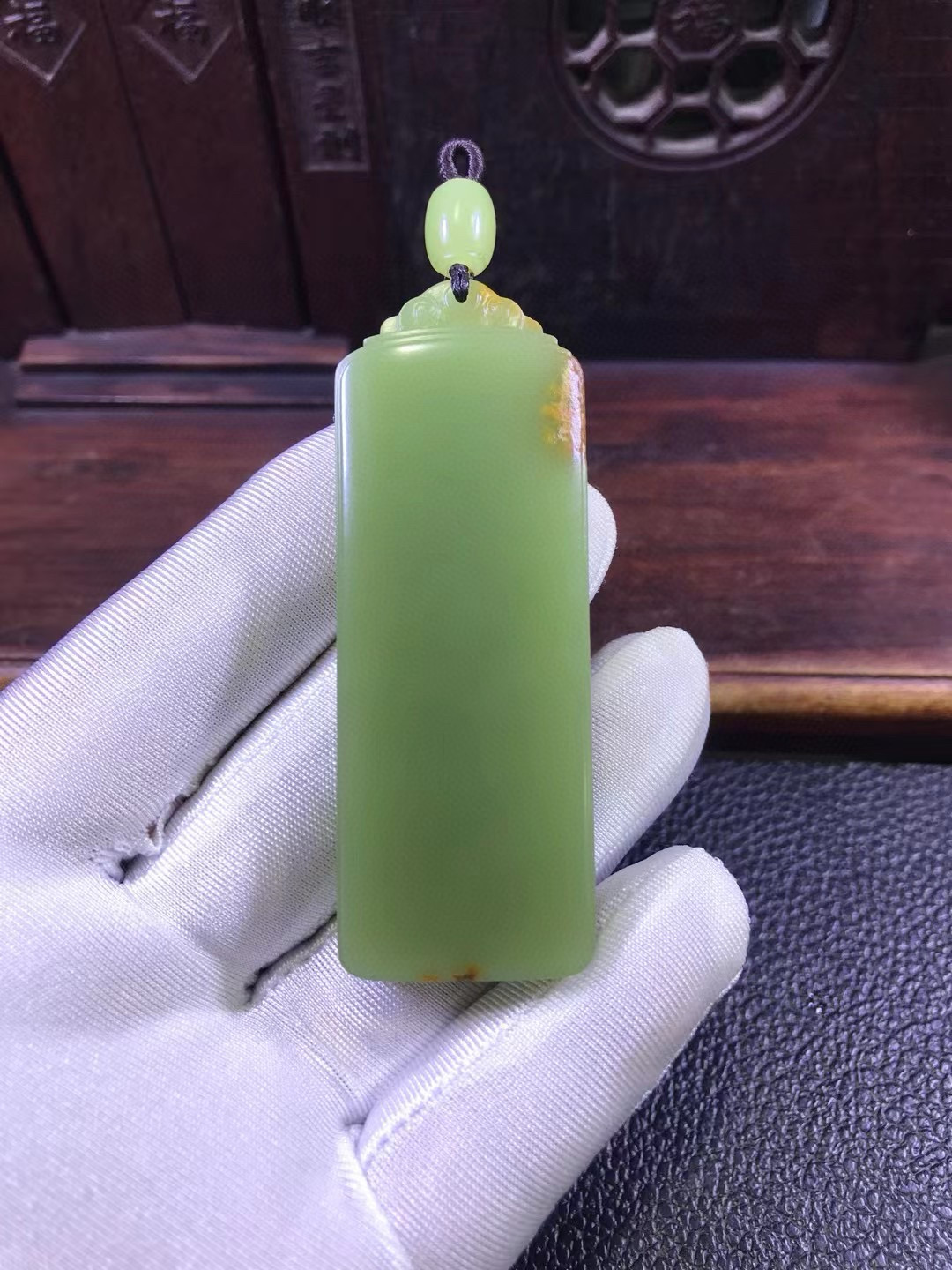 和田玉东北籽料透闪石玉析木黄绿河磨玉平安无事牌吊坠挂坠56克