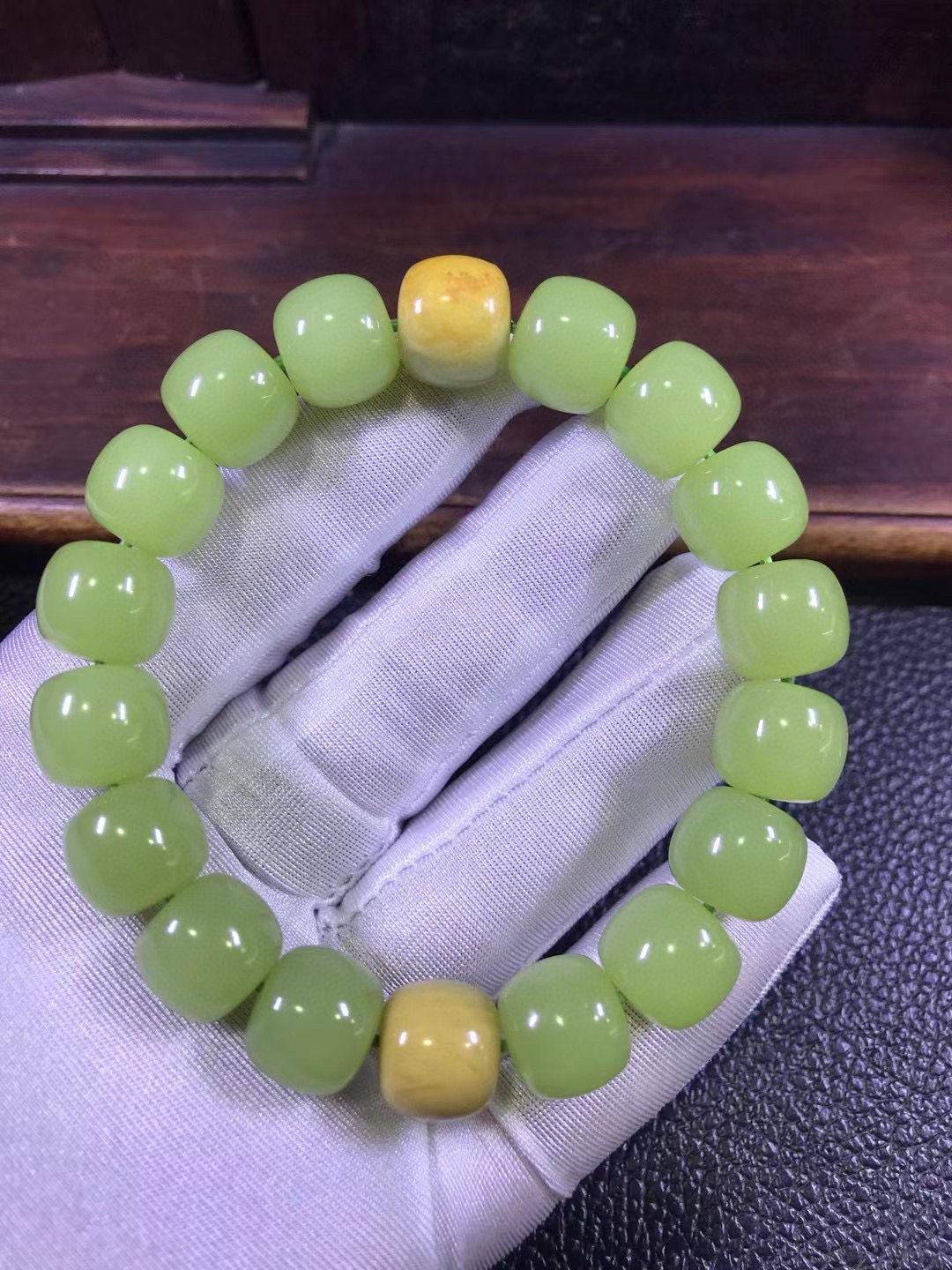 和田玉东北透闪石玉椴树林黄绿河磨玉老形手链手串69克纯天然正品