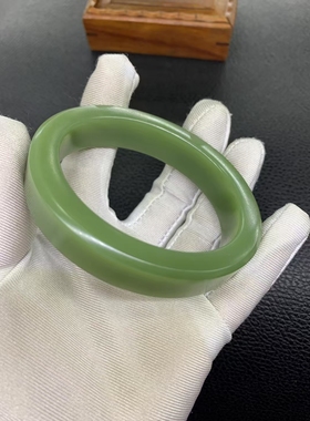 河磨玉新版亚光贵妃手镯重65克.59+口径相当于正常56+到57+口径