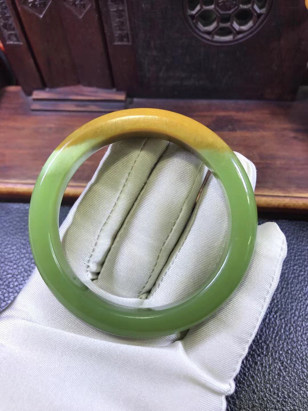天然和田玉东北籽料手镯女士玉镯椴树林河磨玉皮浆玉三色手镯55克