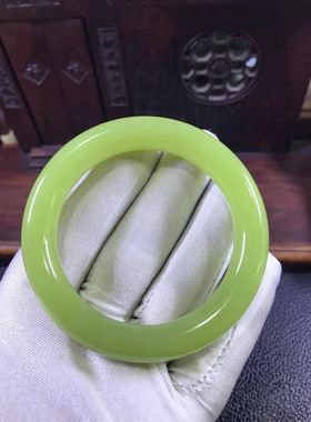 和田玉析木椴树林黄绿河磨玉54口圆条手镯56克女士玉镯镯子纯天然