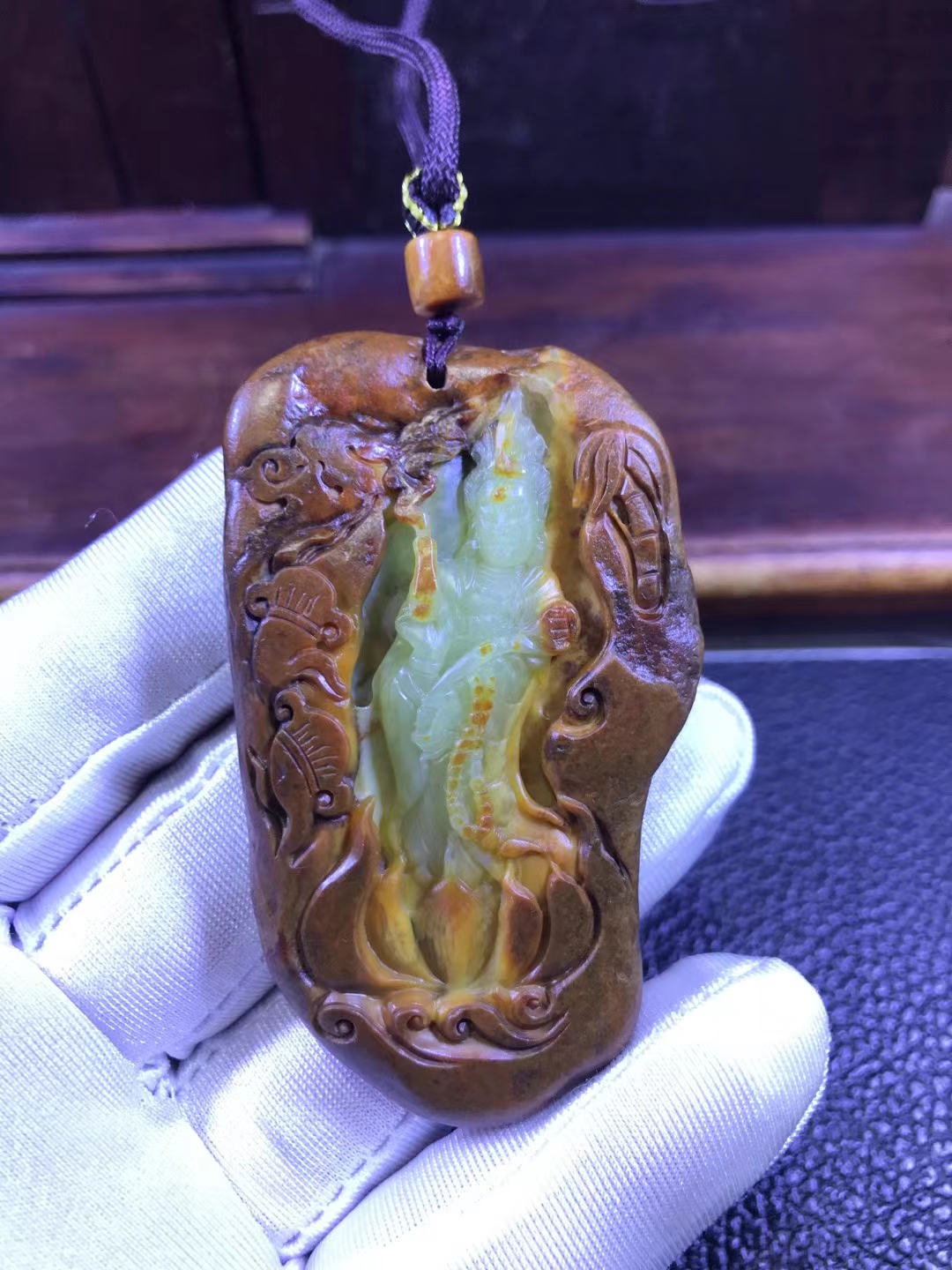 黄白河磨玉独籽料观音挂坠吊坠手把牌子原石全壳皮重45克天然原皮