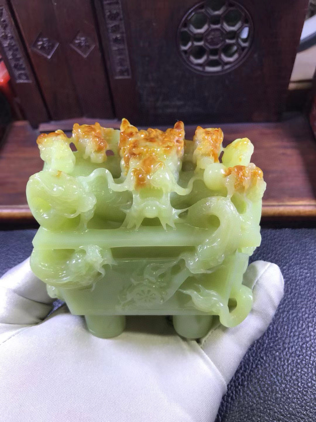 天然和田玉东北籽料透闪石玉黄白河磨玉九龙宝鼎小摆件670克正品