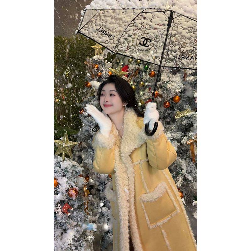 韩系奶黄色羊羔毛拼接呢子大衣女冬季2024新款宽松中长款毛呢外套