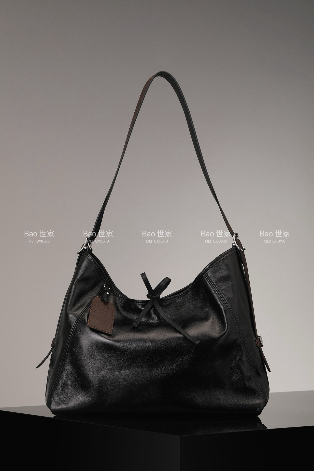 黑色单肩斜挎包男女同款小羊皮FA