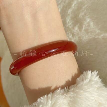 红玛瑙玉髓玉手镯天然正品红色本命年中宽圆条新中式生日礼物高级