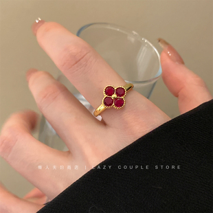 显白!中古风红色锆石四叶草戒指女设计高级感轻奢开口指环食指戒