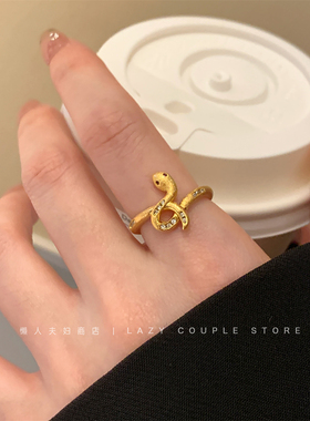 中古风金色拉丝红眼小金蛇戒指
