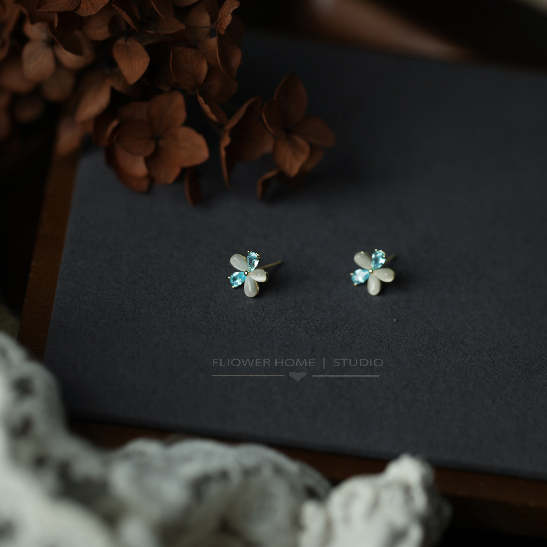 花宿studio 甜也~精致蓝色闪亮猫眼石花瓣925银针耳钉气质小巧