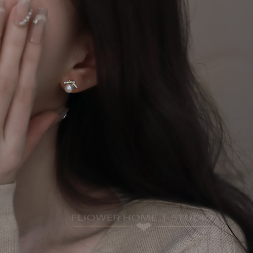 小巧精致天然珍珠女闪亮精致耳钉