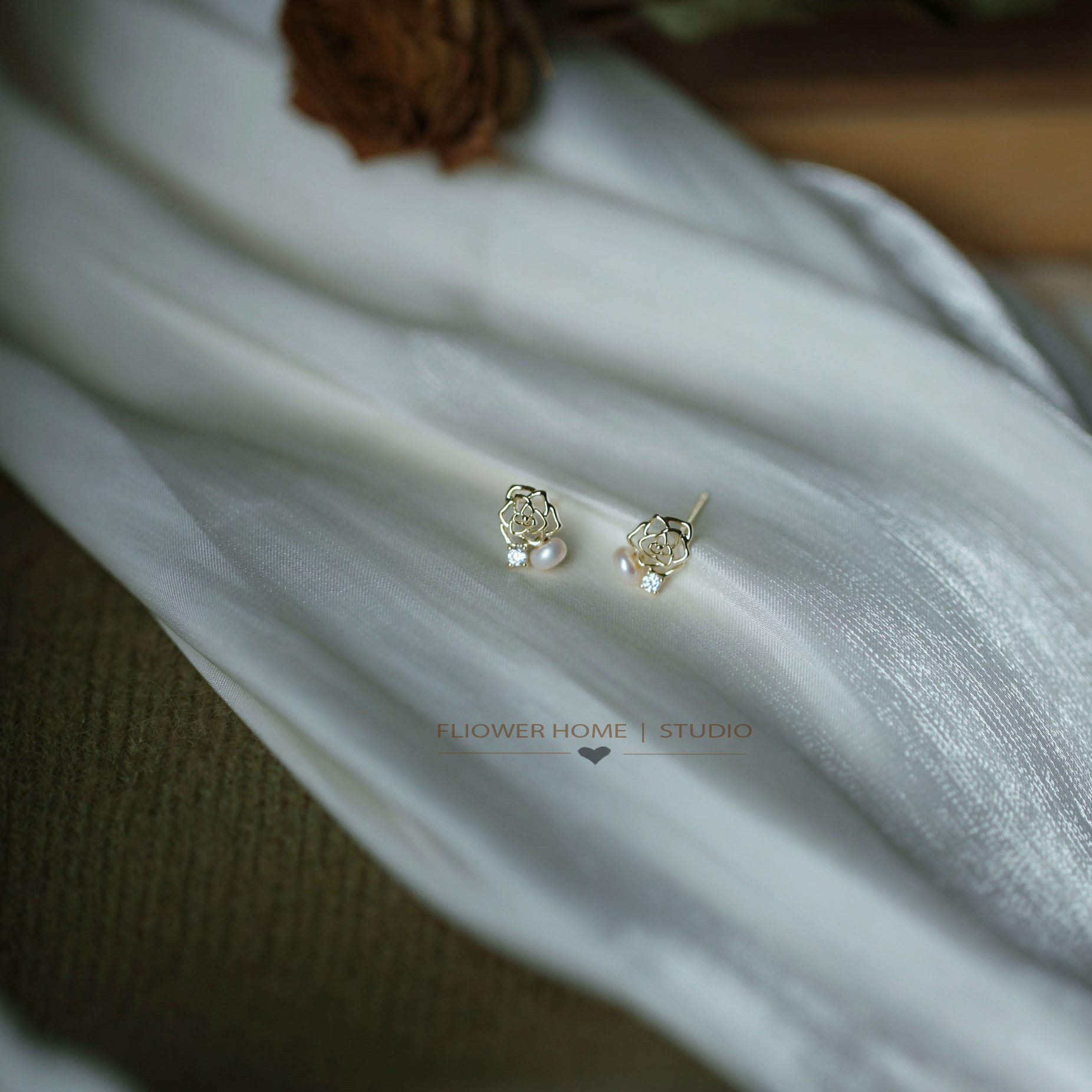 天然珍珠小巧精致百搭气质耳钉