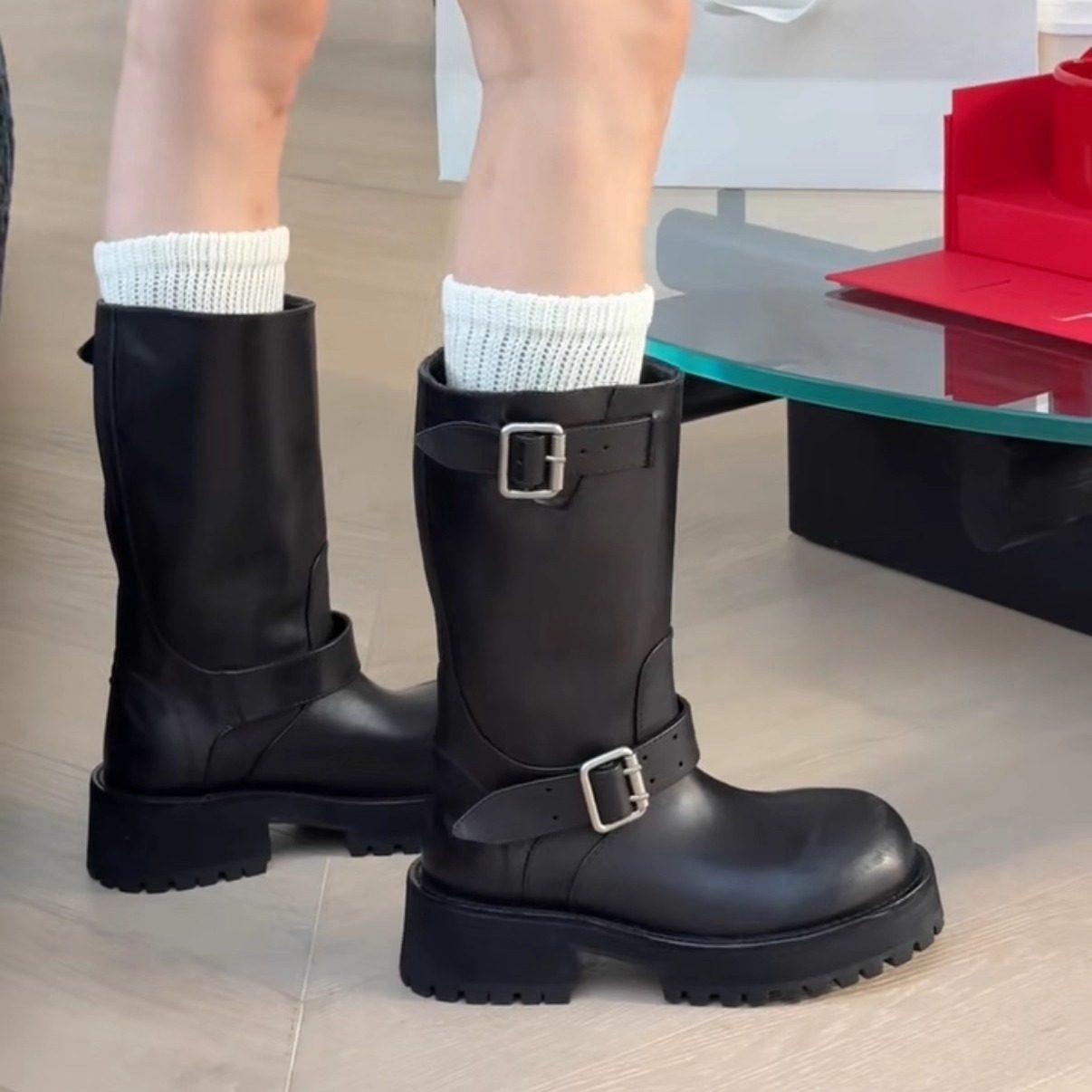 诗歌兰女鞋2025新款时装靴