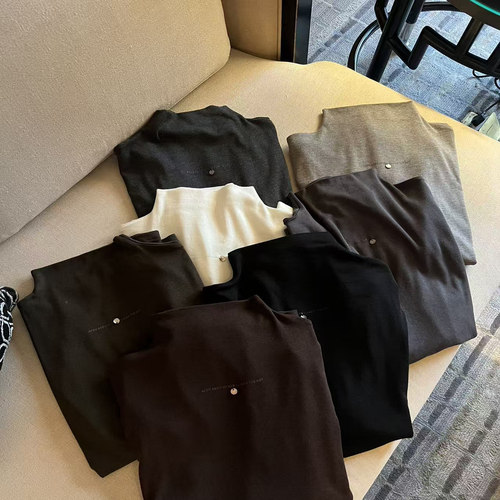 WT半高领打底衫女秋冬款时尚显瘦百搭弹力前面字母长袖T恤上衣INS