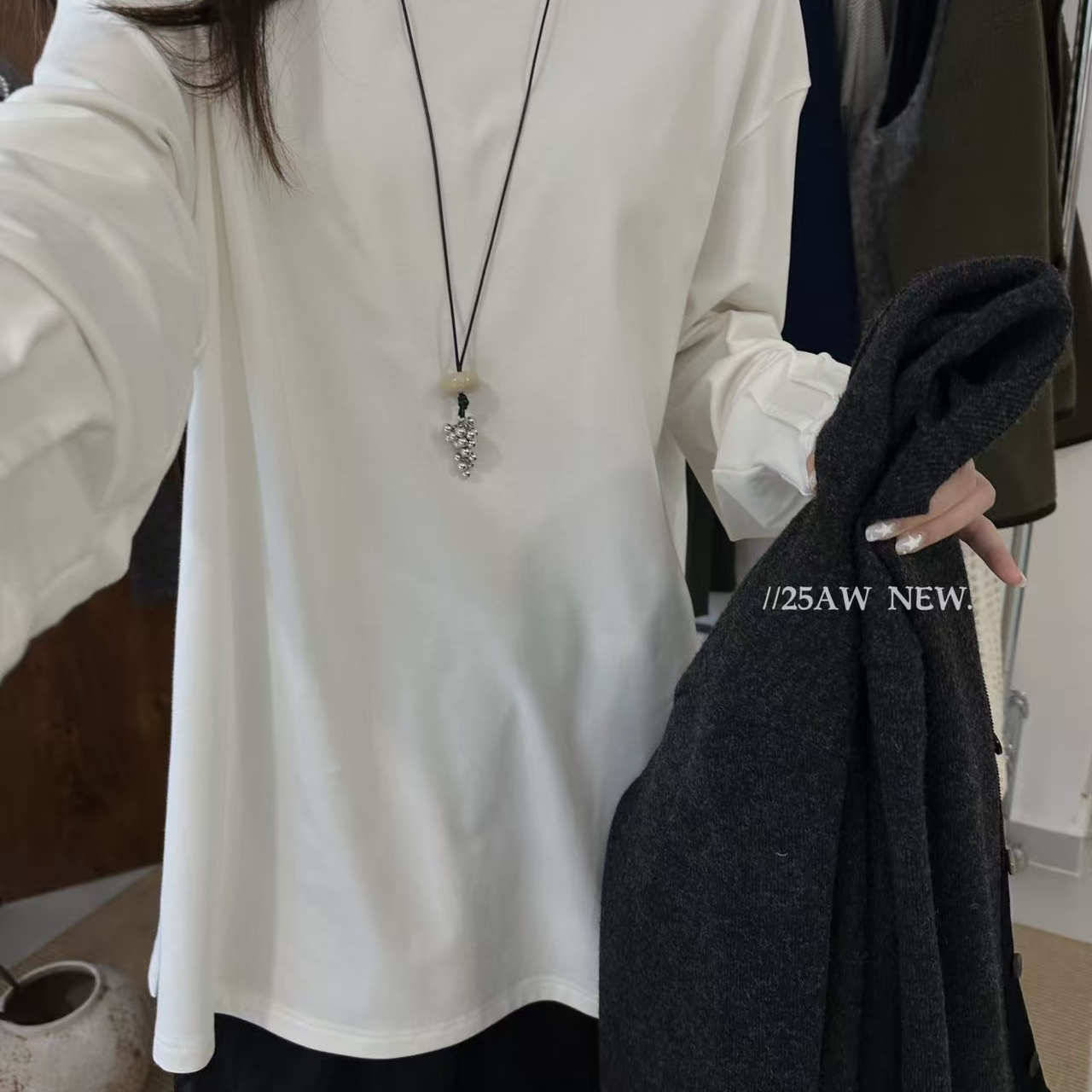 one秋冬加绒袖口百褶设计感韩版纯色后背贝壳扣内搭T恤打底上衣潮