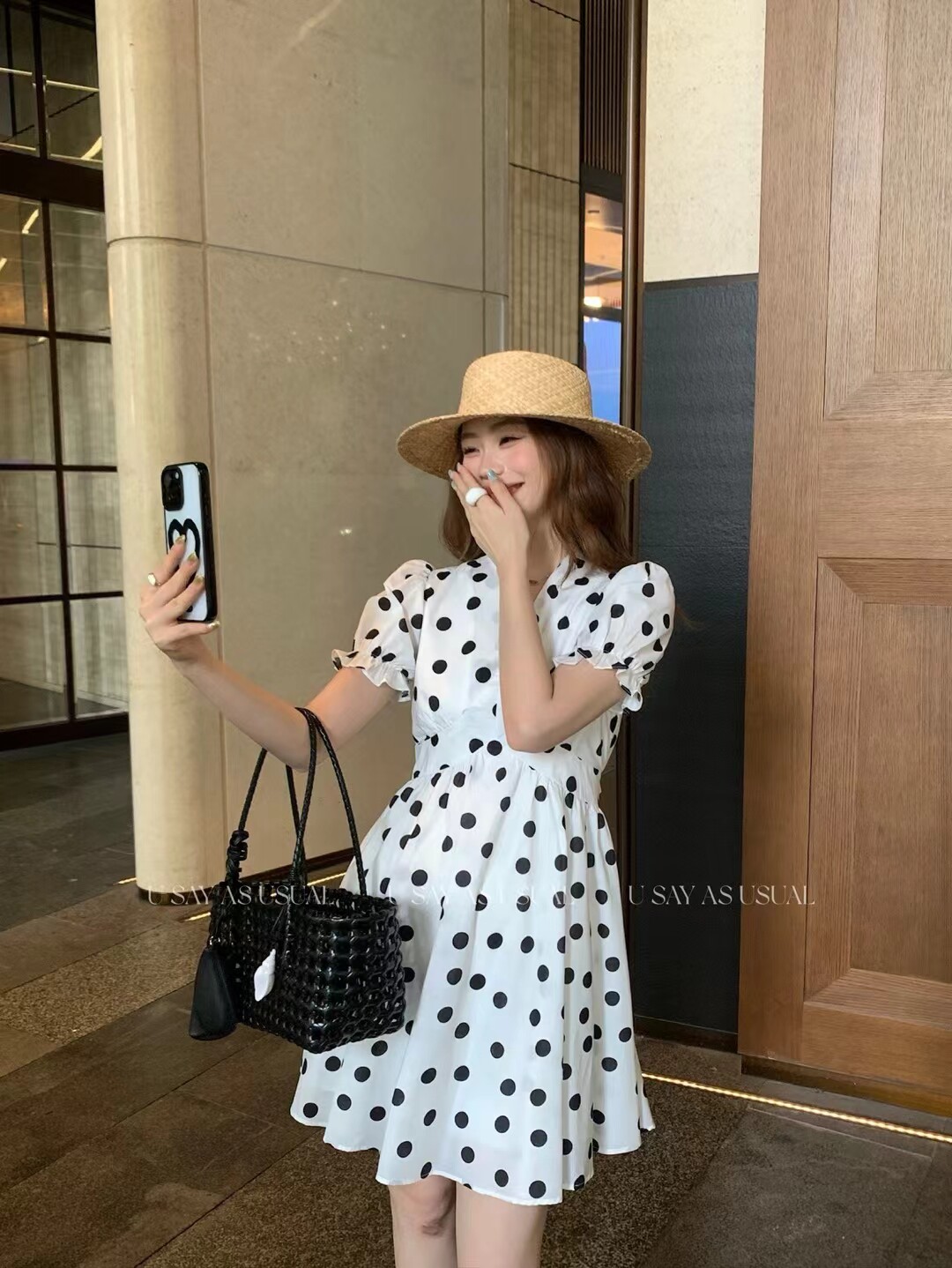 法式复古波点V领短袖连衣裙女夏季新款收腰显瘦气质简约中长裙子