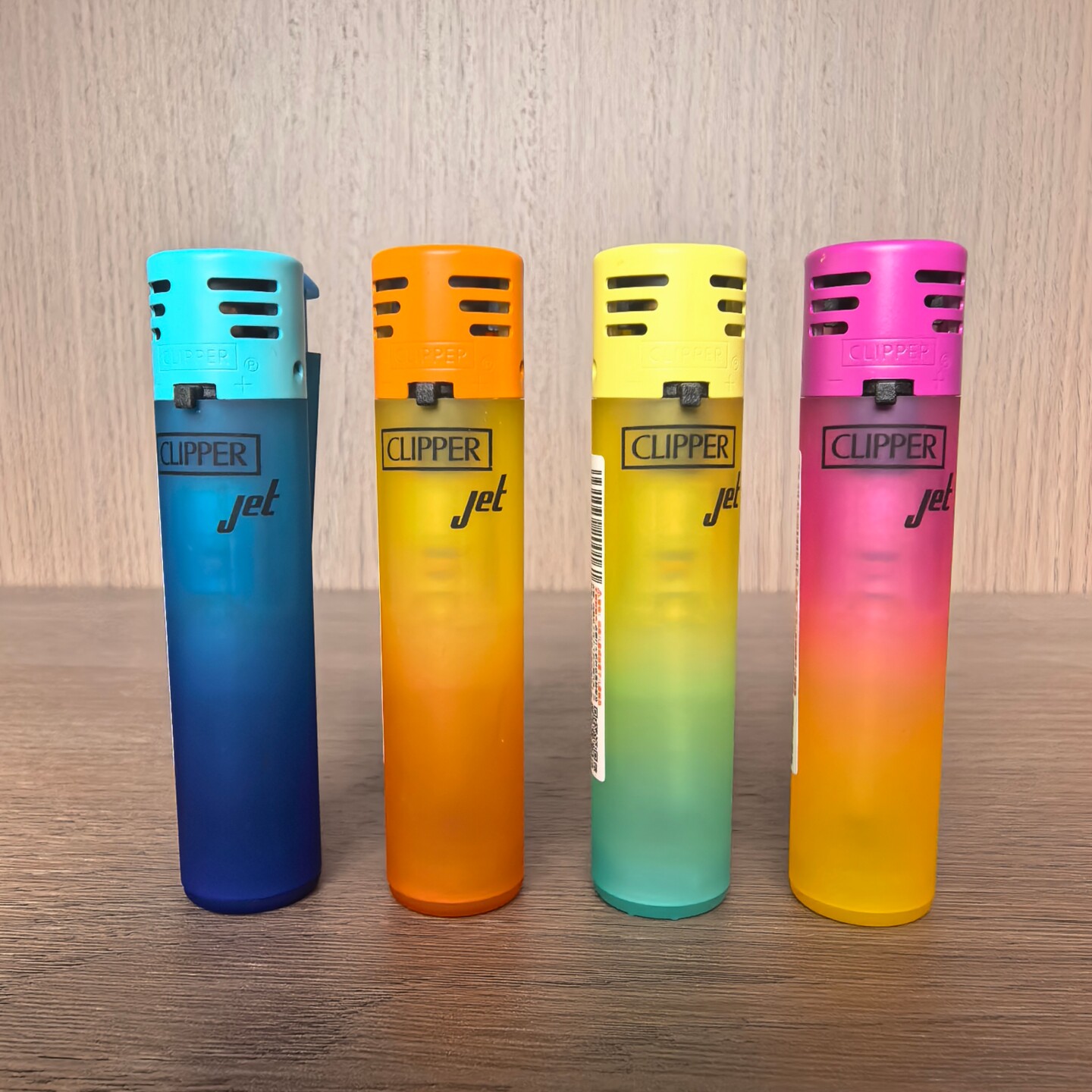 clipper可利福西班牙防风直冲打火机耐用防爆可充气软糖色半透明