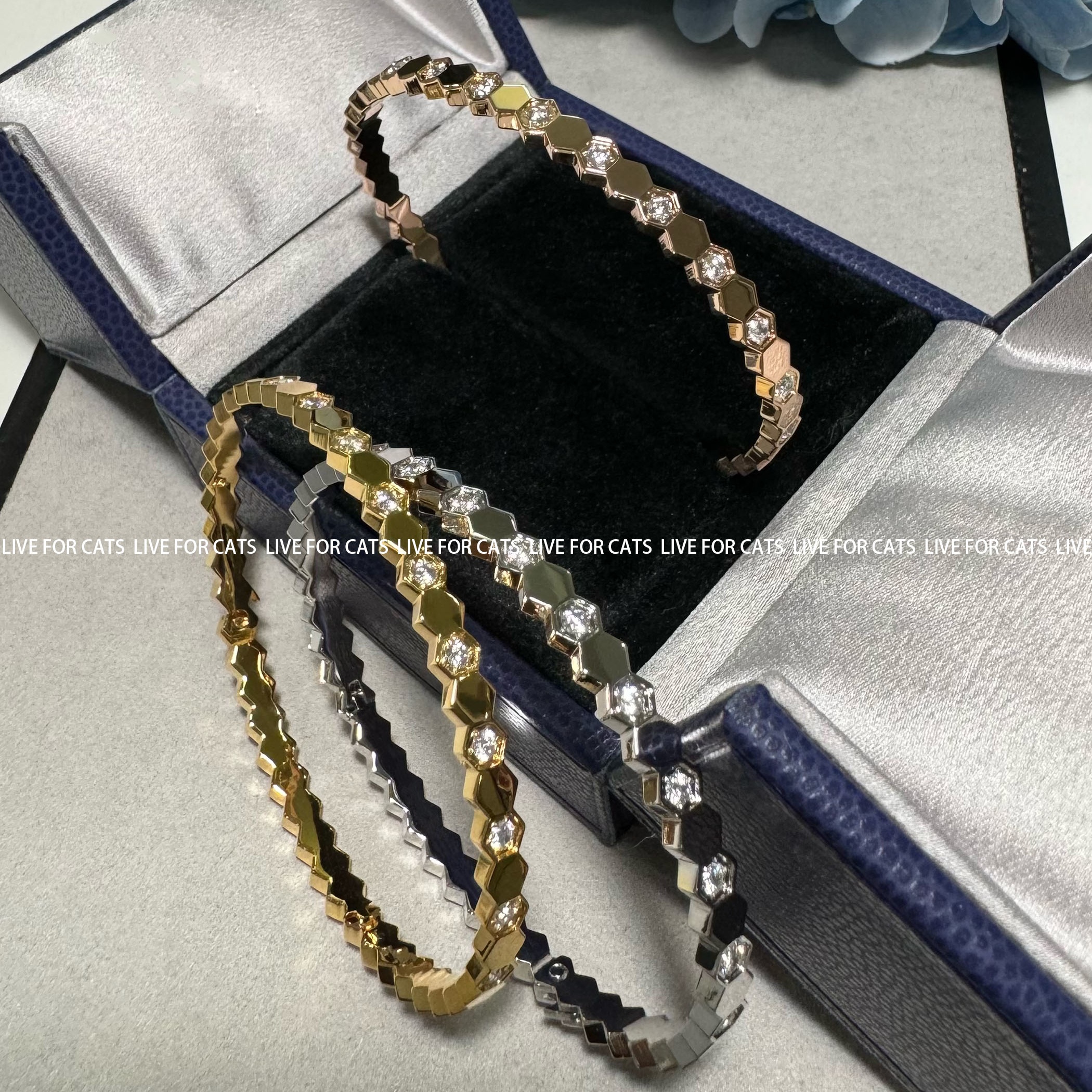 百搭常青款金货质感蜂巢手镯