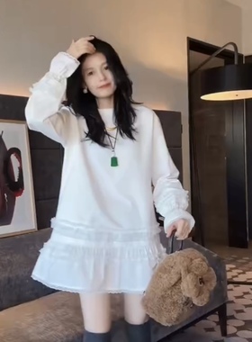 欧洲站2025冬季新款纯色拼接蕾丝荷叶边t恤女宽松时尚喇叭袖上衣