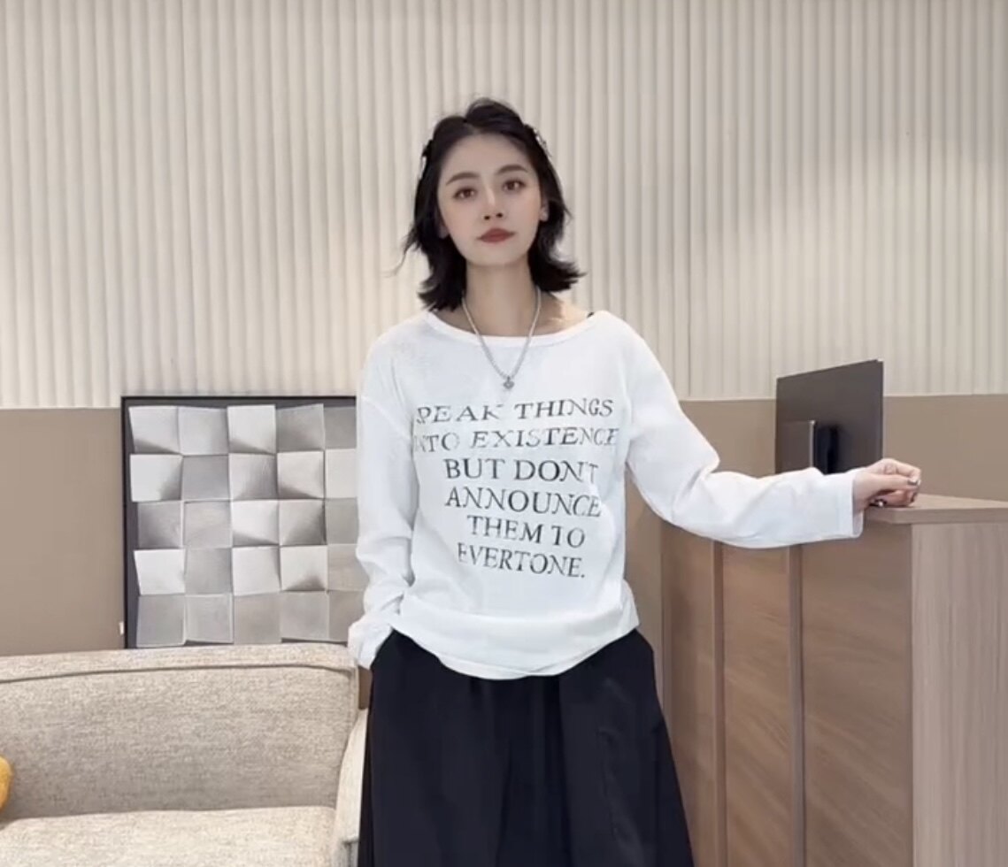欧洲站2026春季新款字母印花斜领t恤女时尚洋气百搭长袖套头上衣