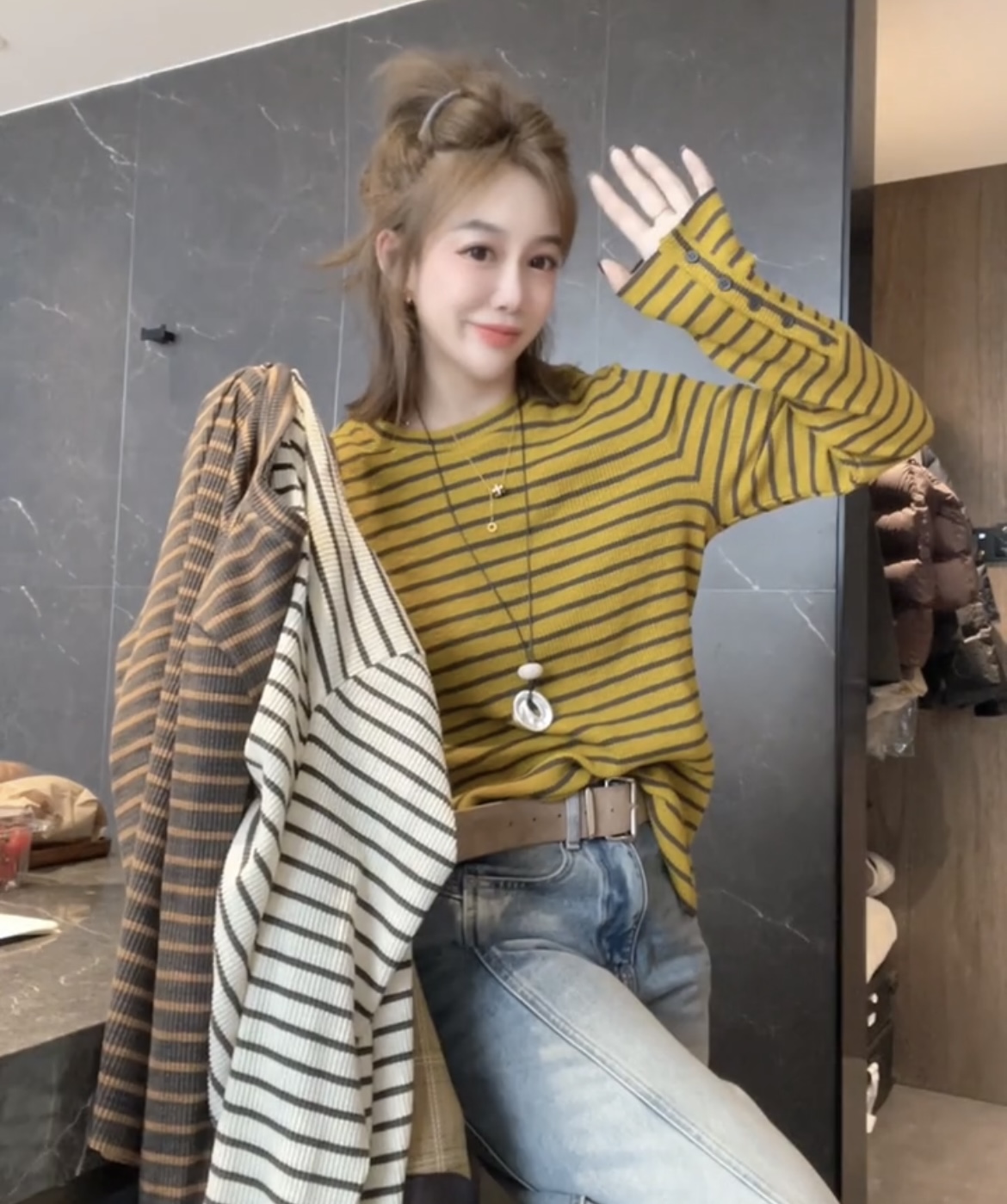 欧洲站2025冬季新款拼接袖纽扣条纹t恤女时尚洋气百搭长袖上衣潮