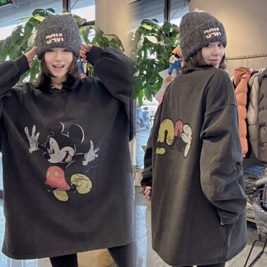 欧洲站2025冬季新款前后卡通印花卫衣女宽松时尚洋气百搭套头上衣