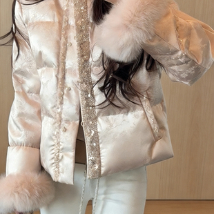 MISS KOREA-式亮丝提花保暖羽绒服外套(配可拆真狐狸毛袖毛)Y1256