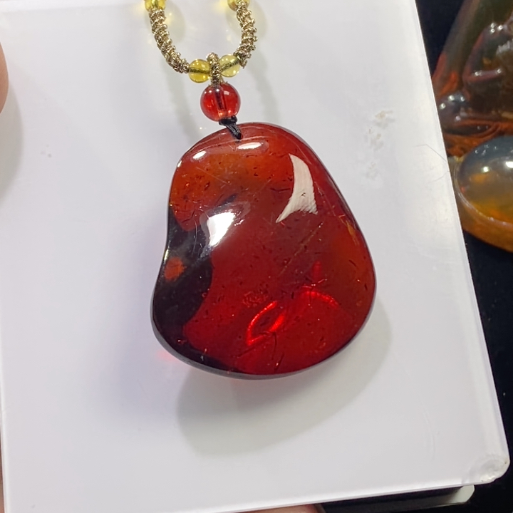 血珀随形吊坠