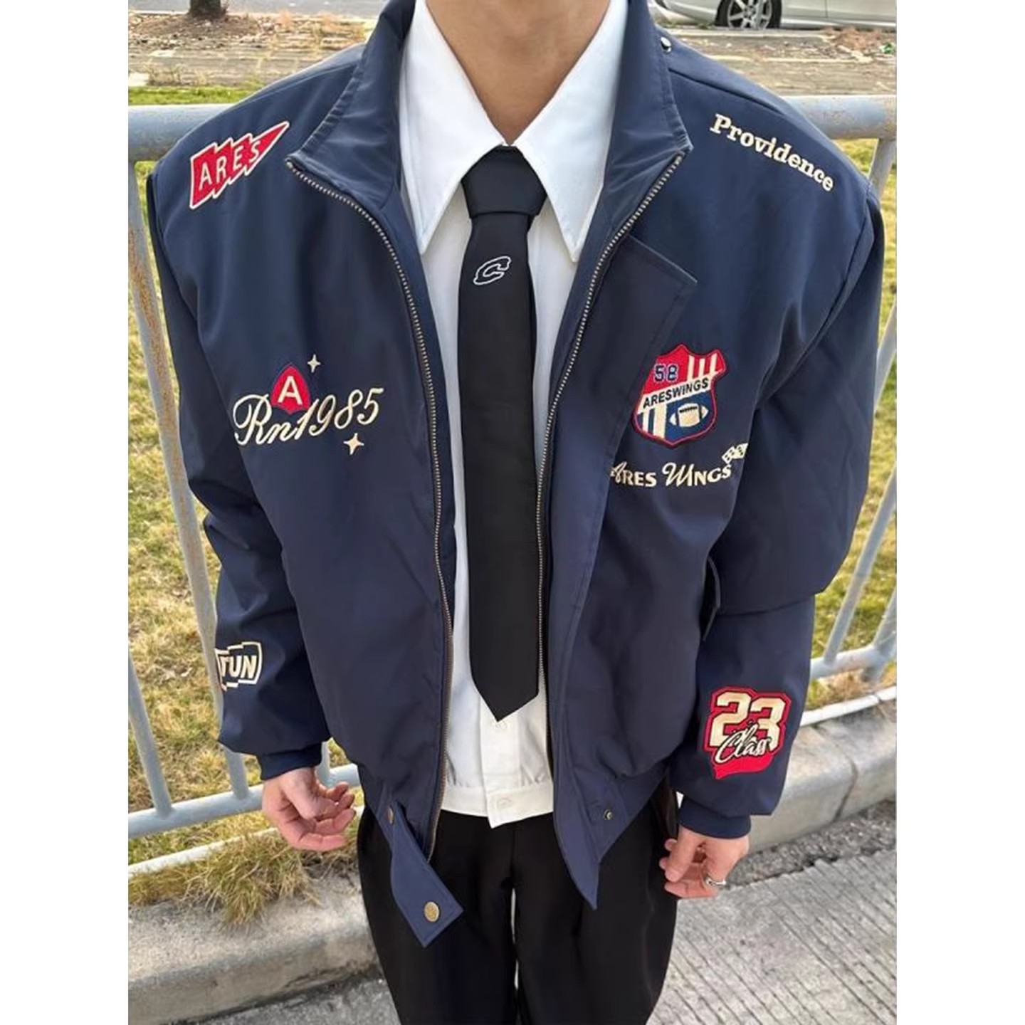 藏青徽章刺绣立领机车飞行夹克男